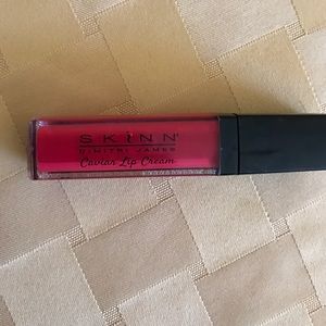Skinn dimitri James lip cream